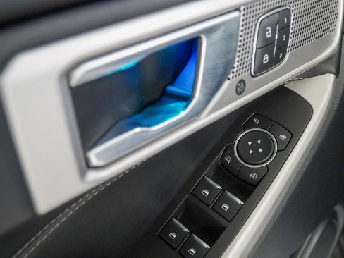 Used 2022 Ford Explorer Limited w/ Equipment Group 301A image 23