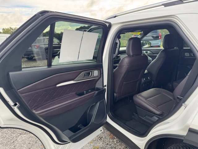 Used 2025 Ford Explorer Platinum w/ Ultimate Package AWD/4WD image 13