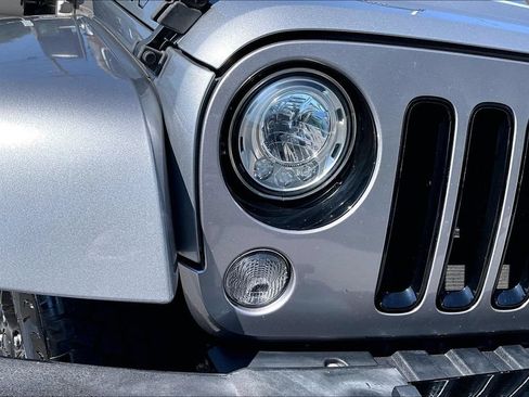 Used 2017 Jeep Wrangler Unlimited Sahara AWD/4WD image 31