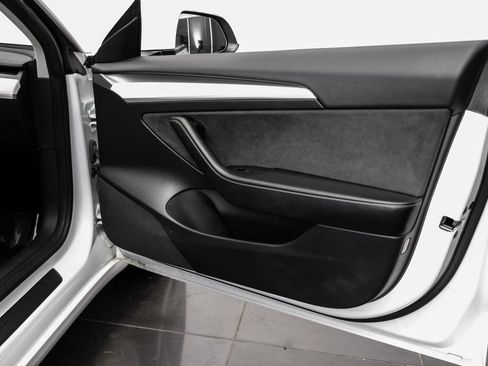 Used 2023 Tesla Model 3 Standard Range image 41