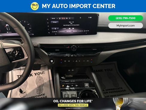 Used 2025 Nissan Murano SV AWD/4WD image 21