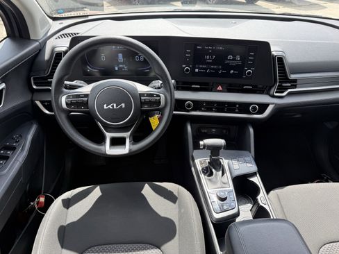 Used 2025 Kia Sportage LX image 15