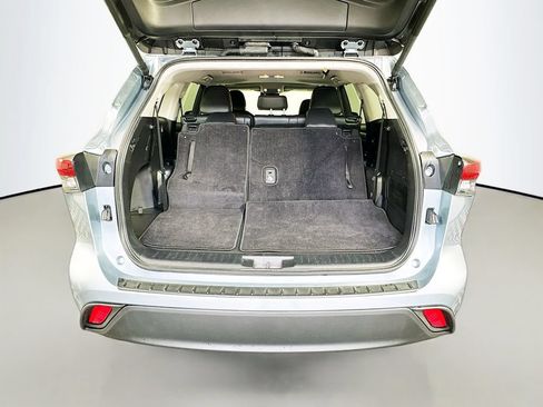 Used 2024 Toyota Highlander XLE FWD image 27
