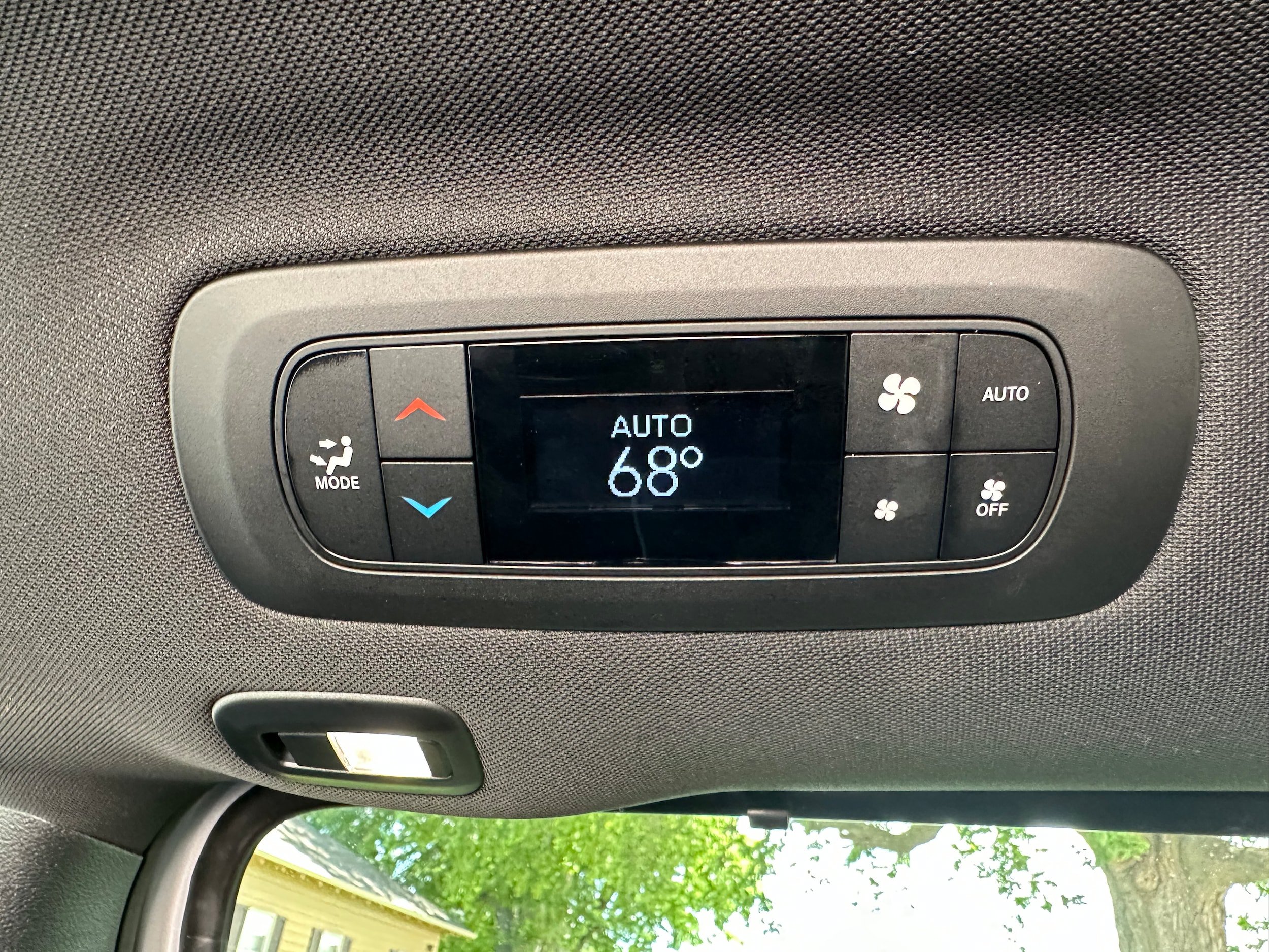 Used 2024 Chrysler Pacifica Limited w/ S Appearance Package FWD image 35