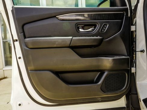 Used 2025 Honda Pilot Elite image 31