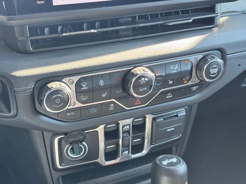 Used 2024 Jeep Wrangler Unlimited Sahara image 30