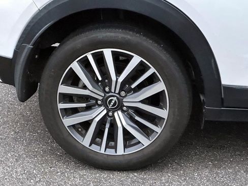 Certified 2022 Nissan Kicks SV image 9