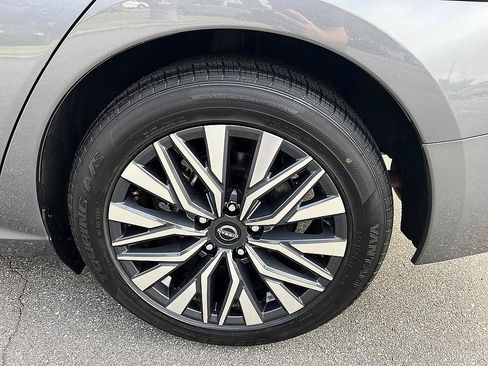 Certified 2025 Nissan Altima 2.5 SV FWD image 10