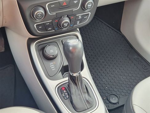 Used 2017 Jeep Compass Latitude w/ Popular Equipment Group image 19