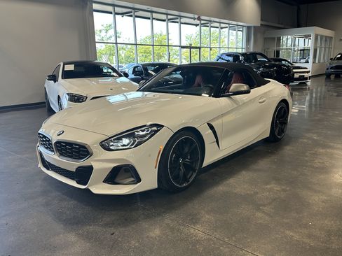 Used 2024 BMW Z4 M40i w/ Premium Package RWD image 2
