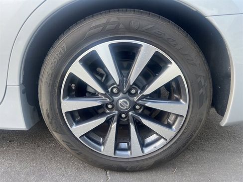 Used 2017 Nissan Altima 2.5 SL w/ Moonroof Package image 32