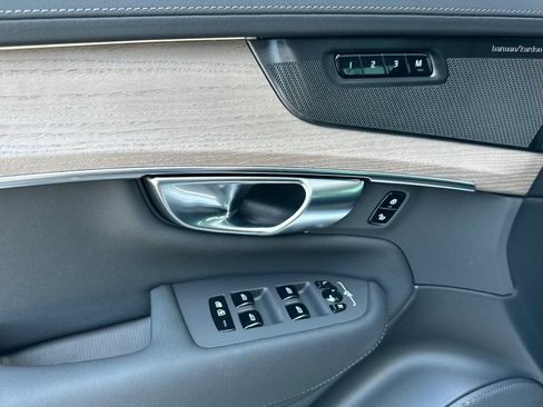 New 2025 Volvo XC90 T8 Plus w/ Protection Package Premier image 10
