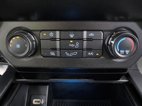 Used 2020 Ford F150 XLT w/ Heavy-Duty Payload Package AWD/4WD image 30