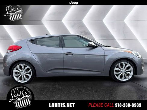 Used 2012 Hyundai Veloster w/ Style Pkg image 6