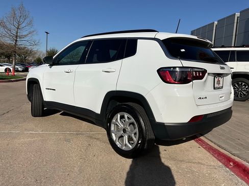 Used 2025 Jeep Compass Latitude image 8