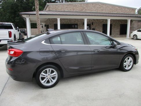 Used 2017 Chevrolet Cruze LT w/ Convenience Package FWD image 7