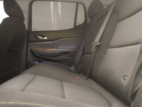Used 2021 GMC Acadia SLE FWD image 18