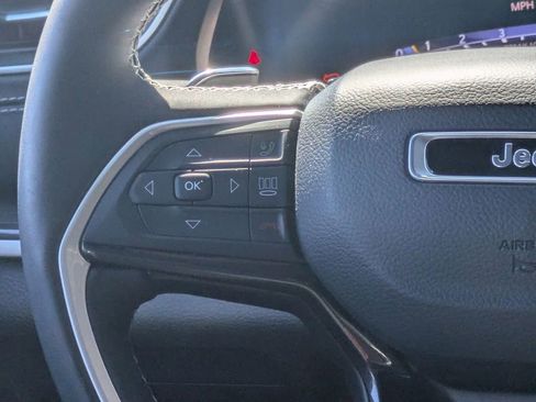 Used 2023 Jeep Grand Cherokee Altitude image 13