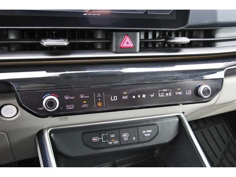 Used 2025 Kia Carnival SX Prestige FWD image 25