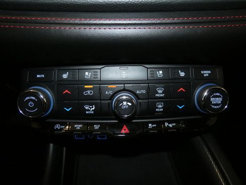 Used 2024 Dodge Durango GT image 15