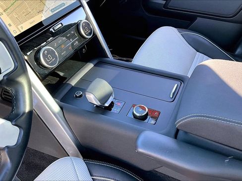 Certified 2023 Land Rover Discovery Metropolitan Edition AWD/4WD image 16