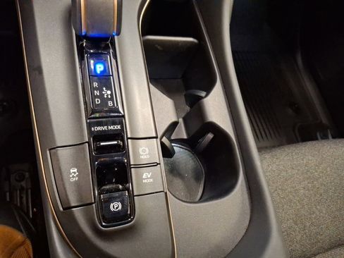 Used 2023 Toyota Crown XLE image 25