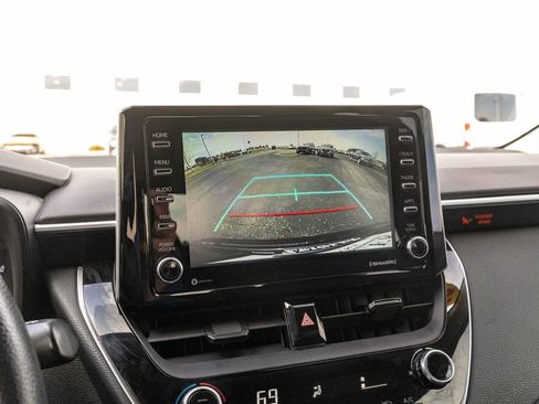 Used 2021 Toyota Corolla LE image 29