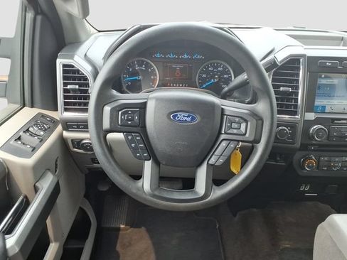 Used 2017 Ford F250 XLT w/ XLT Premium Package AWD/4WD image 8