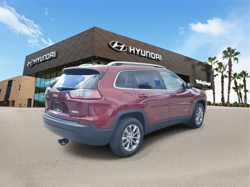 Used 2019 Jeep Cherokee Latitude Plus w/ Comfort/Convenience Group image 3