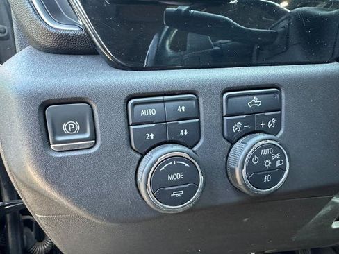 Used 2022 Chevrolet Silverado 1500 LT Trail Boss w/ Convenience Package II AWD/4WD image 19