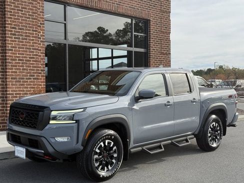 Used 2022 Nissan Frontier PRO-4X w/ Technology Package image 1