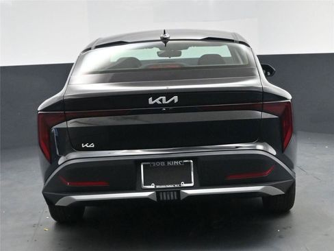 New 2025 Kia K4 LXS image 13