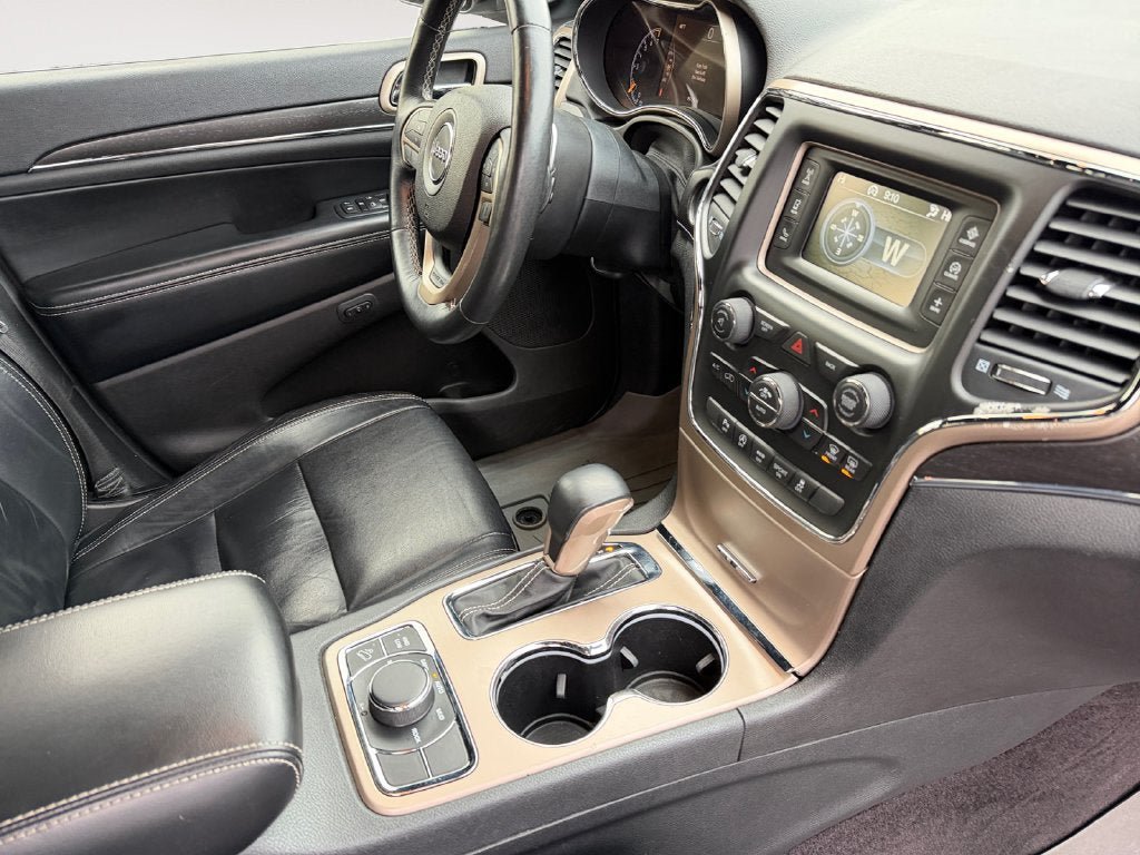 Used 2016 Jeep Grand Cherokee Limited AWD/4WD image 26