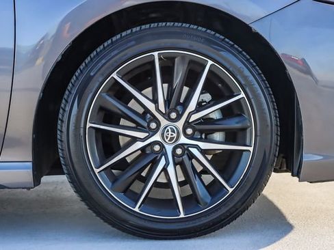 Used 2021 Toyota Camry SE image 11