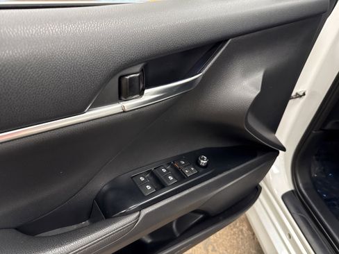 Used 2020 Toyota Camry XLE image 26