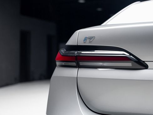 Used 2023 BMW i7 xDrive60 image 27