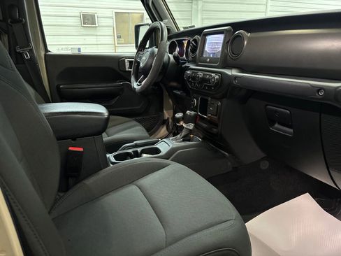 Used 2022 Jeep Gladiator Sport AWD/4WD image 27