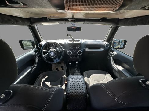 Used 2017 Jeep Wrangler Unlimited Sahara AWD/4WD image 26