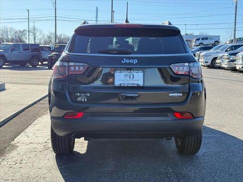 Certified 2025 Jeep Compass Latitude image 4