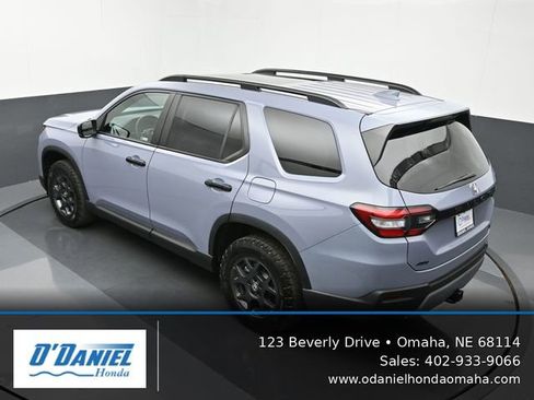 Used 2025 Honda Pilot TrailSport image 15
