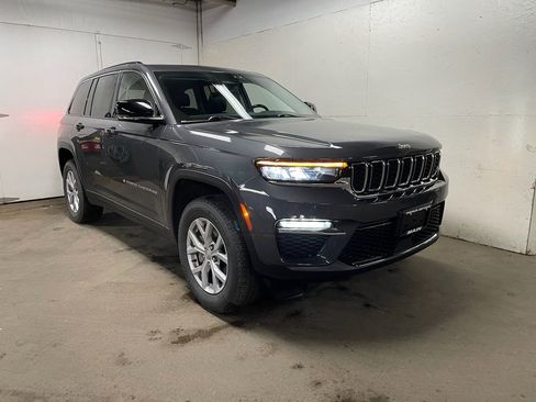 Used 2022 Jeep Grand Cherokee Limited image 1