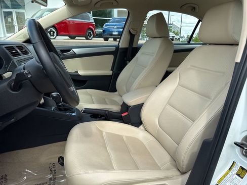 Used 2014 Volkswagen Jetta SE FWD image 9