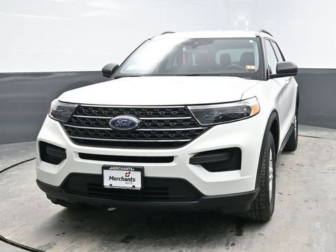 Used 2022 Ford Explorer XLT image 2
