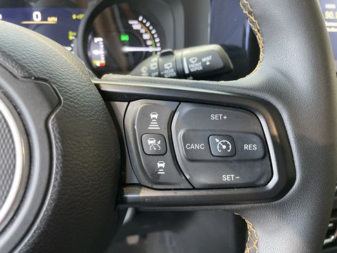 Used 2024 Jeep Wrangler Unlimited w/ Convenience Group AWD/4WD image 20