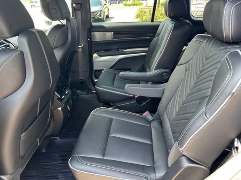 Used 2026 Cadillac Vistiq Luxury w/ LPO, Floor Liner Package AWD/4WD image 34