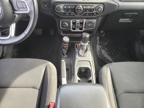 Used 2018 Jeep Wrangler Unlimited Sahara w/ Cold Weather Group image 22