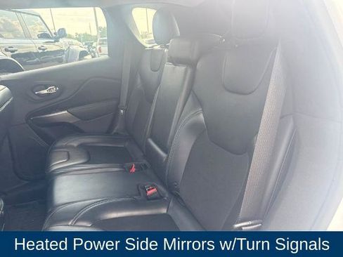 Used 2019 Jeep Cherokee Latitude Plus FWD image 13