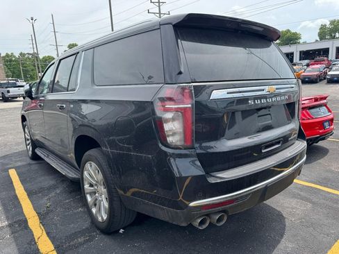 Used 2023 Chevrolet Suburban Premier AWD/4WD image 9