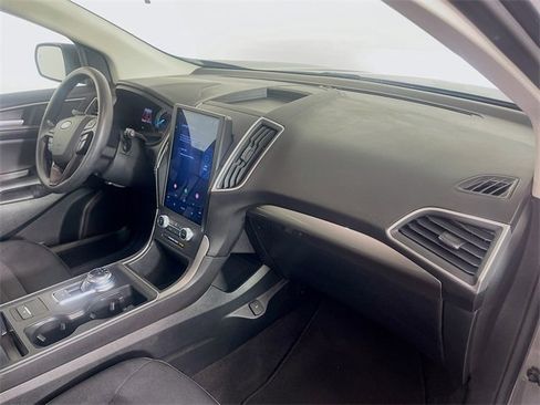 Used 2022 Ford Edge SE image 28