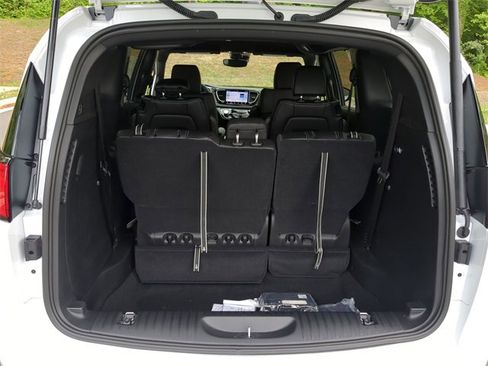 New 2025 Chrysler Voyager LX image 23